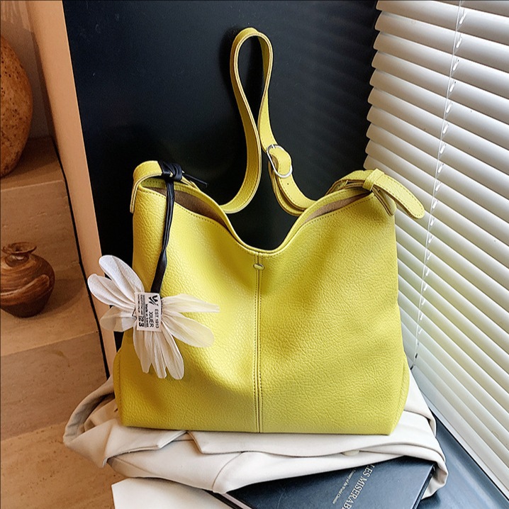 Cross-border super soft large-capacity commuter bag 2025 New style, popular underarm bag, textured tote bag, versatile single-shoulder bag for women full figure