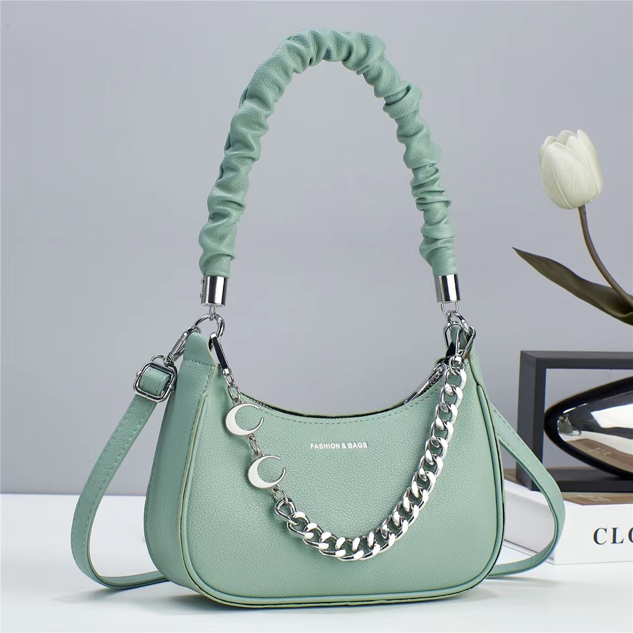 Versatile crossbody handbag, trendy single-shoulder bag, Korean-style large bag for women, 2024 new style, personalized women's bag, simple and elegant Application Scenario