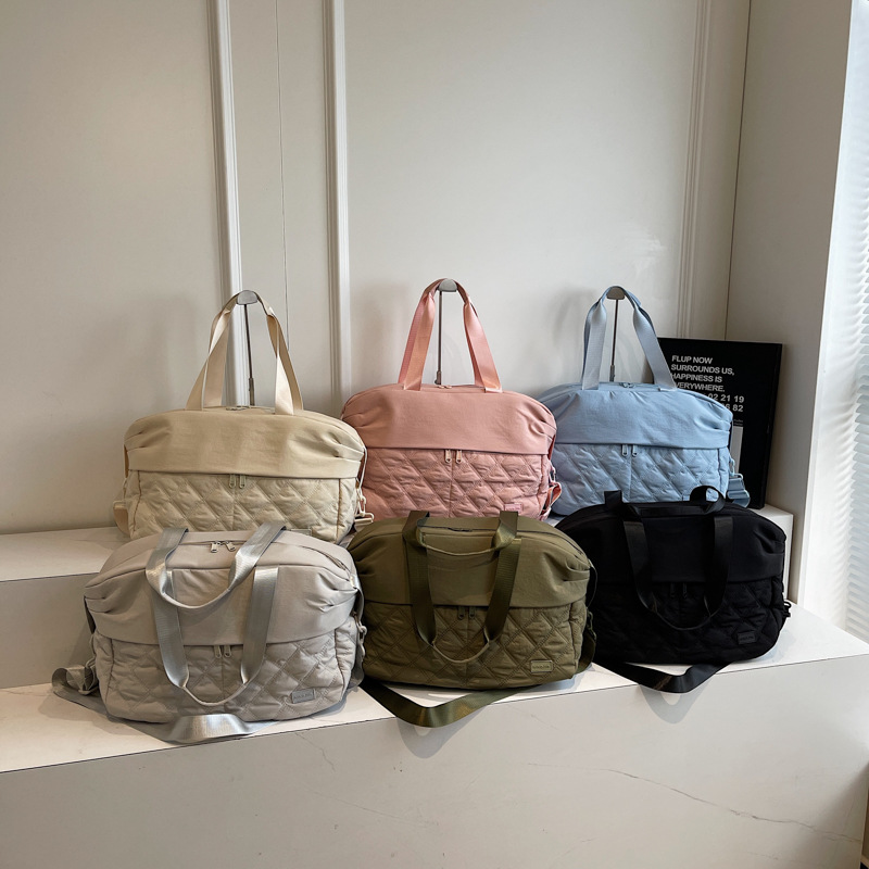 The new Korean-style fashionable travel bag is simple and lightweight, with a dry-wet separation fitness yoga bag and a large-capacity business trip luggage bag Application Scenario