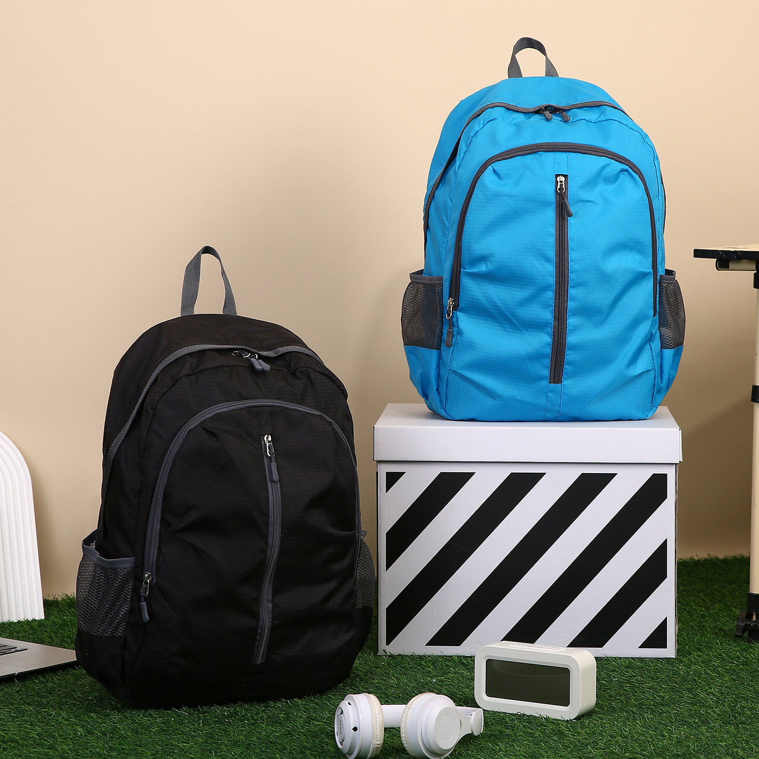 Outdoor travel ultra-lightweight backpack, waterproof sports large-capacity backpack, new spring outing backpack for junior high school students full figure