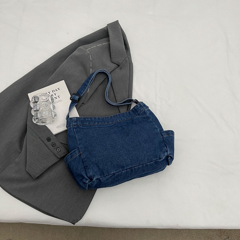 Denim bag for women, large-capacity 2024 autumn/winter new casual crossbody bag, college student commuting tote bag Specification drawing