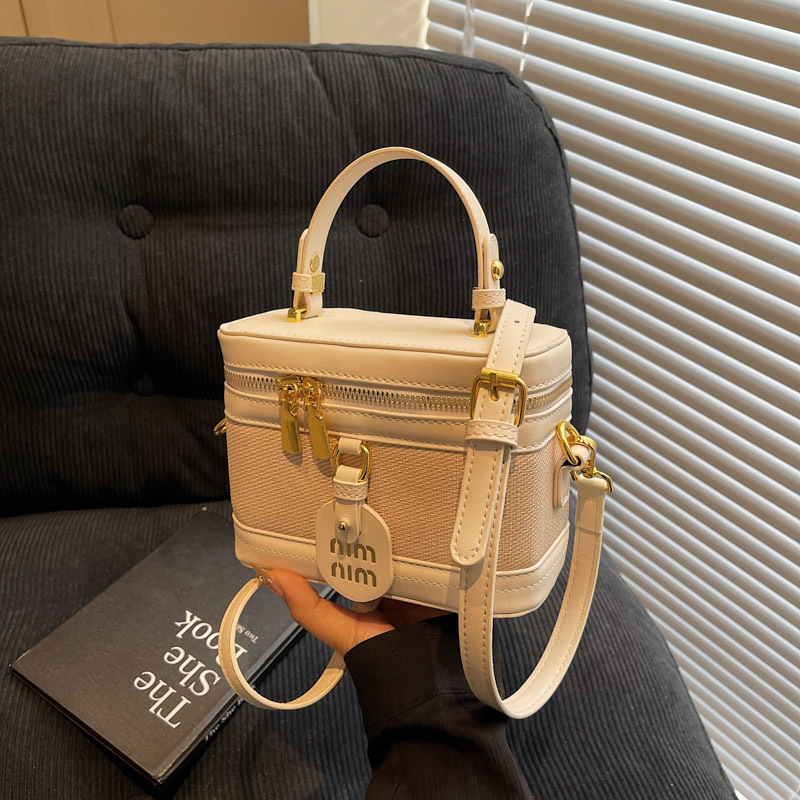 Retro trend versatile hand-held box bag 2025 New style trendy and fashionable casual shoulder bag, high-end crossbody bag details Picture