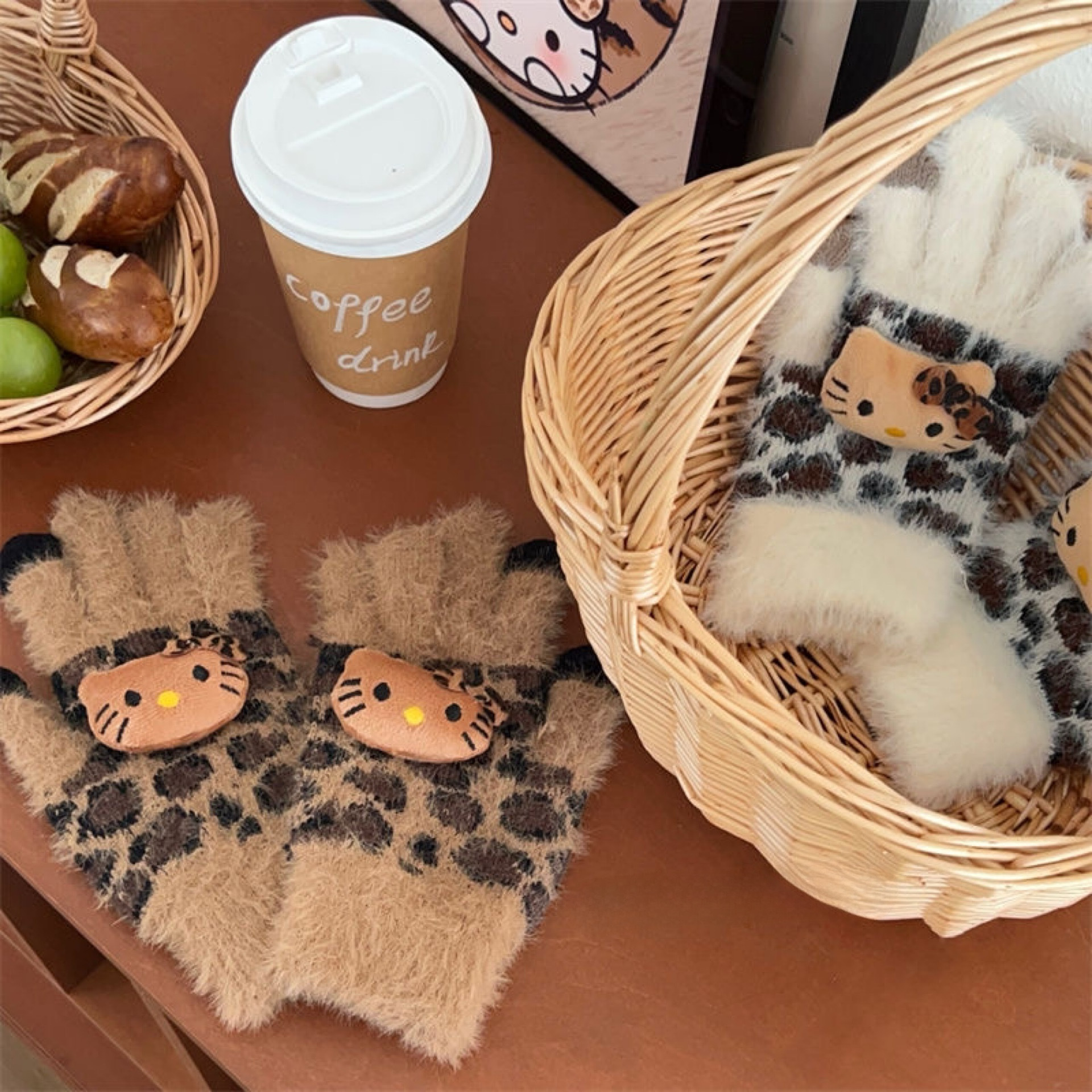 Best-selling leopard print series plush gloves, ins winter fleece gloves, warm gloves, windproof and cold-proof neck-hanging gloves details Picture