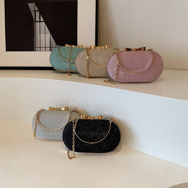 The 2024 new dinner bag is stylish, trendy, casual and fashionable. It's a unique chain single-shoulder crossbody bag for women Application Scenario