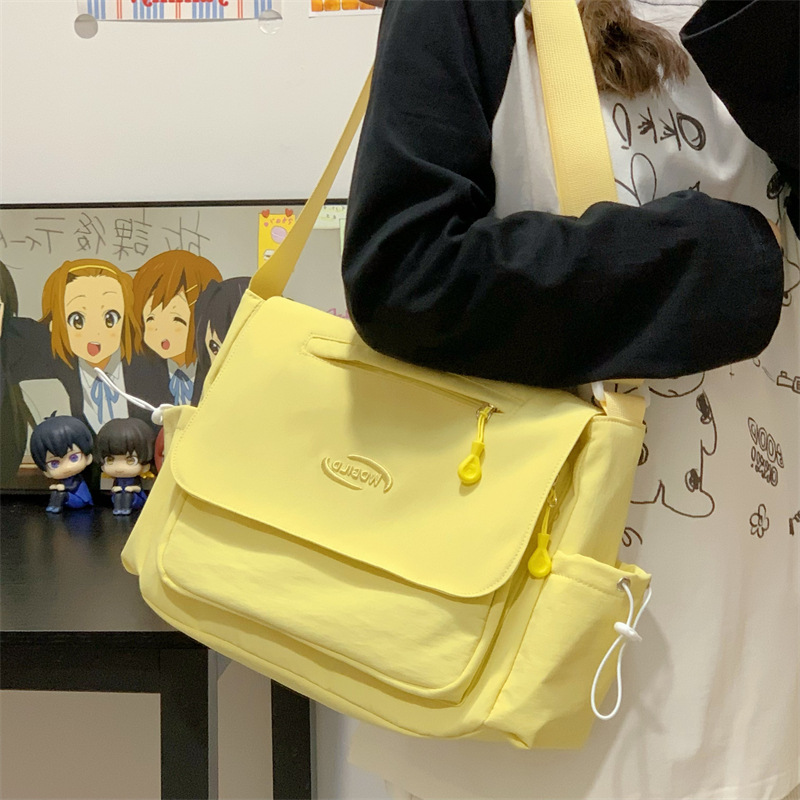 Japanese-style simple workwear crossbody bag, women's laid-back style student large-capacity postman bag, men's commuter tote bag, tutorial bag full figure