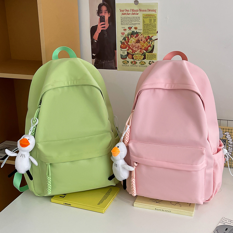 Cross-border schoolbag for girls, high school students, Korean version, simple solid color, junior high school backpack, girls, high school appearance level, travel backpack Application Scenario
