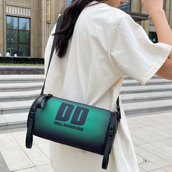 Trendy and individual letter solid color simple casual fashion women's bag 2025 Fashion design single-shoulder crossbody bucket bag Application Scenario