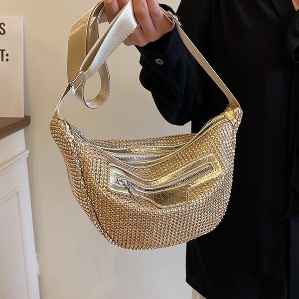 The 2025 new Korean version versatile shiny chest bag, an ins fashion single-shoulder casual crossbody bag for women who are popular for dancing Application Scenario