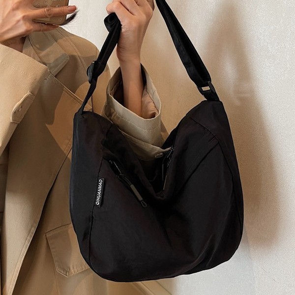 Japanese canvas bags, large-capacity single-shoulder bags for women, lightweight and casual, and Instagram niche crossbody bags for students in 2025 details Picture