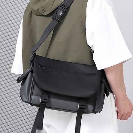 Men's and women's crossbody bags, solid-color single-shoulder bags, new Korean-style waterproof leather film fabric travel crossbody bags, casual Japanese-style messenger bags details Picture