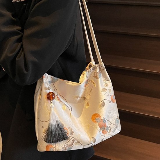 New Chinese-style embroidered large-capacity bag for women, Spring/Summer 2025 new single-shoulder crossbody bag, Chinese-style jacquard bucket bag full figure