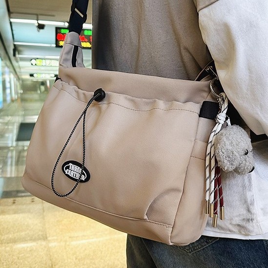 A new versatile Japanese student bag, a large-capacity single-shoulder bag, a unisex casual and versatile crossbody bag details Picture