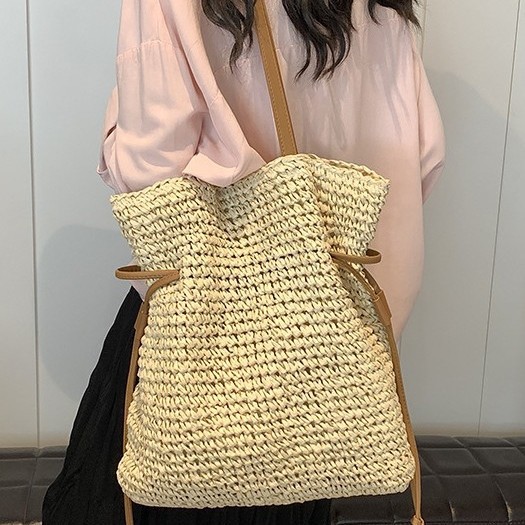 Straw woven bags, French niche design bags, summer ins beach bags, versatile woven commuter bags, single-shoulder tote bags full figure