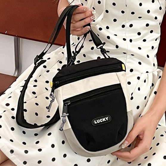 Hong Kong-style fashionable small square bag 2025 new unisex men's and women's color contrast fashionable casual simple single-shoulder bag crossbody bag details Picture