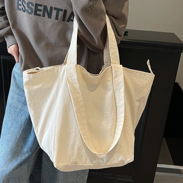 A large-capacity fabric cotton-padded jacket bag for women, a new 2025 trendy, simple and color-blocking casual commuting single-shoulder tote bag Specification drawing