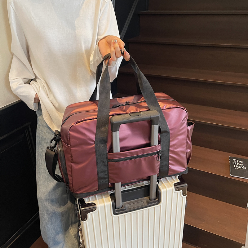 Fitness bag with dry and wet separation, yoga bag, handbag, independent shoe compartment, storage bag, and expandable luggage bag for travel and business trips Application Scenario