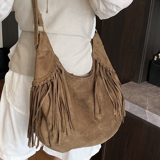The 2025 new style of European and American tassel bag, trendy retro and unique saddle bag, single-shoulder bag, women's bag, casual and versatile crossbody bag full figure