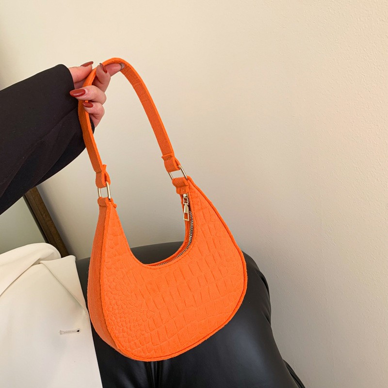 Solid color elegant ladies' bag 2023 Trendy Korean summer new stone pattern underarm bag casual single-shoulder handbag details Picture