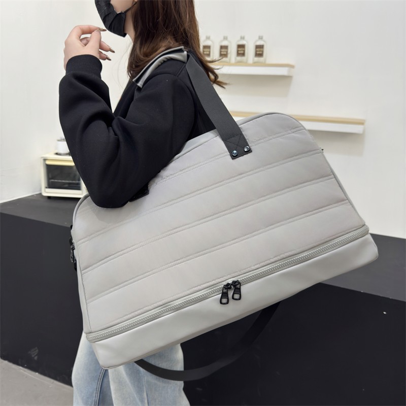 Korean-style fashionable lightweight yoga exercise bag, women's portable travel bag for going out, independent shoe compartment swimming and fitness bag Application Scenario