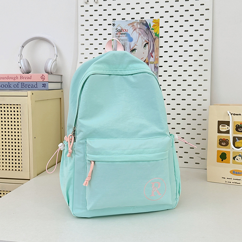 Niche schoolbags for commuting, junior high school students, senior high school students, college students, Instagram minimalist backpacks, large-capacity fresh backpacks Application Scenario