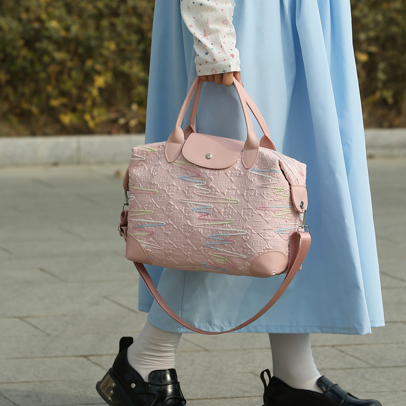 New fashionable and versatile yoga and fitness bag, women's single-shoulder canvas short-distance travel bag, outdoor portable hand-held mommy bag Application Scenario