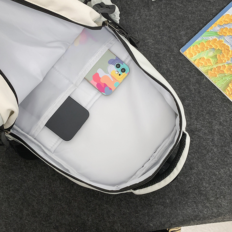 Korean version of Instagram trendy couple backpacks for college students, high school girls with contrasting colors, and multi-layered backpacks for teenagers and students Application Scenario