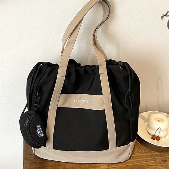The 2024 new large-capacity fabric commuting bag is a simple and versatile tote bag for students' classes Application Scenario