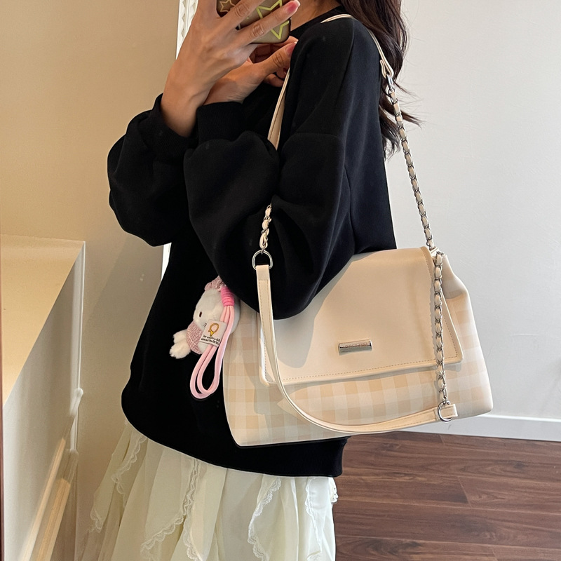 Cross-border fashion women's bags 2025 new style chain underarm bag, stylish and versatile shoulder bag, large-capacity tote bag details Picture