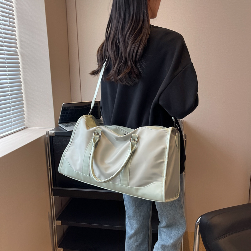 Short-distance travel bag, women's fashionable handbag, water-resistant solid color travel storage bag, boarding bag, large-capacity fitness bag full figure