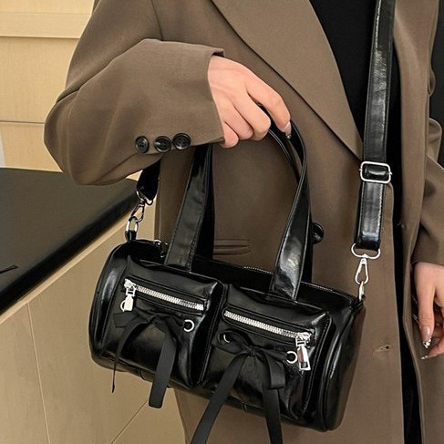 Korean-style bow hand-held bag with a girlish texture, retro and versatile baguette bag, a niche, simple and lightweight single-shoulder crossbody bag, trendy details Picture