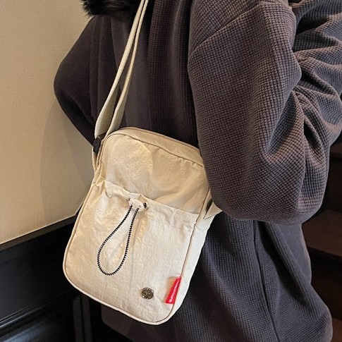 Solid-colored women's single-shoulder bag, versatile, casual and niche, crossbody phone bag, high-end women's commuting light small bag details Picture