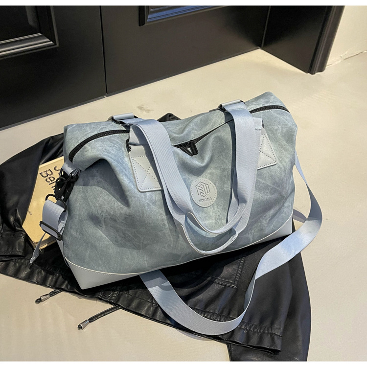 Wholesale of new cross-border ins travel bags, trendy large-capacity sports and fitness bags, fashionable and casual short-distance storage bags Application Scenario