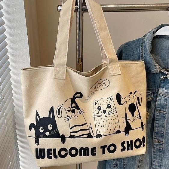 Cartoon casual large-capacity canvas bag for women 2025 new style, lightweight and versatile commuter single-shoulder bag, hand-held tote bag Application Scenario