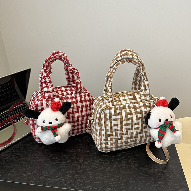 A trendy, stylish and fresh checkered 2024 new Korean-style stylish single-shoulder, crossbody and hand-carry small square bag for women Application Scenario