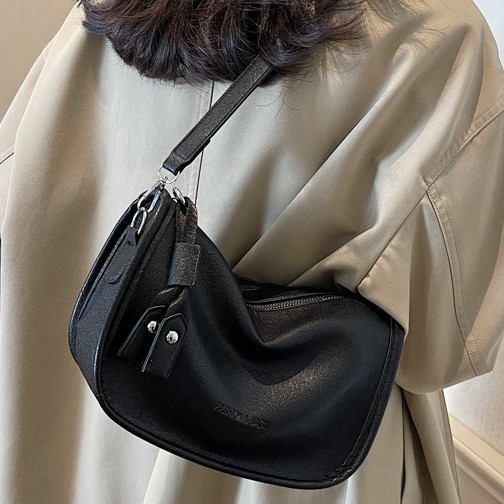 Large-capacity bag for women's spring, 2025 new retro solid color single-shoulder crossbody bag, ladies' quality pillow bag full figure