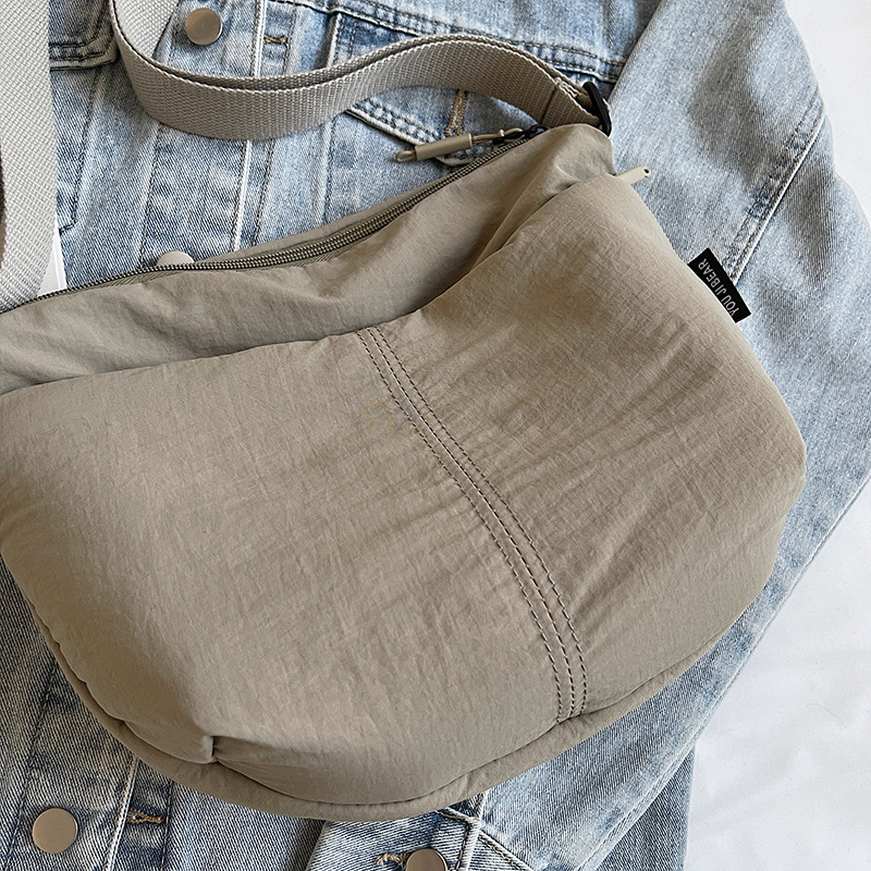 Casual bags for ladies 2024 autumn and winter: Fashionable and versatile single-shoulder bags, large-capacity crossbody bags, and school commuting bags Application Scenario