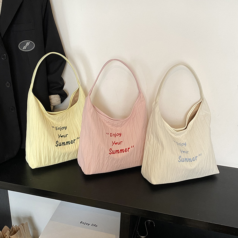 Lazy style letter hand-held bucket bag 2025 new style, versatile, simple, large capacity, solid color underarm single-shoulder bag for commuting Application Scenario