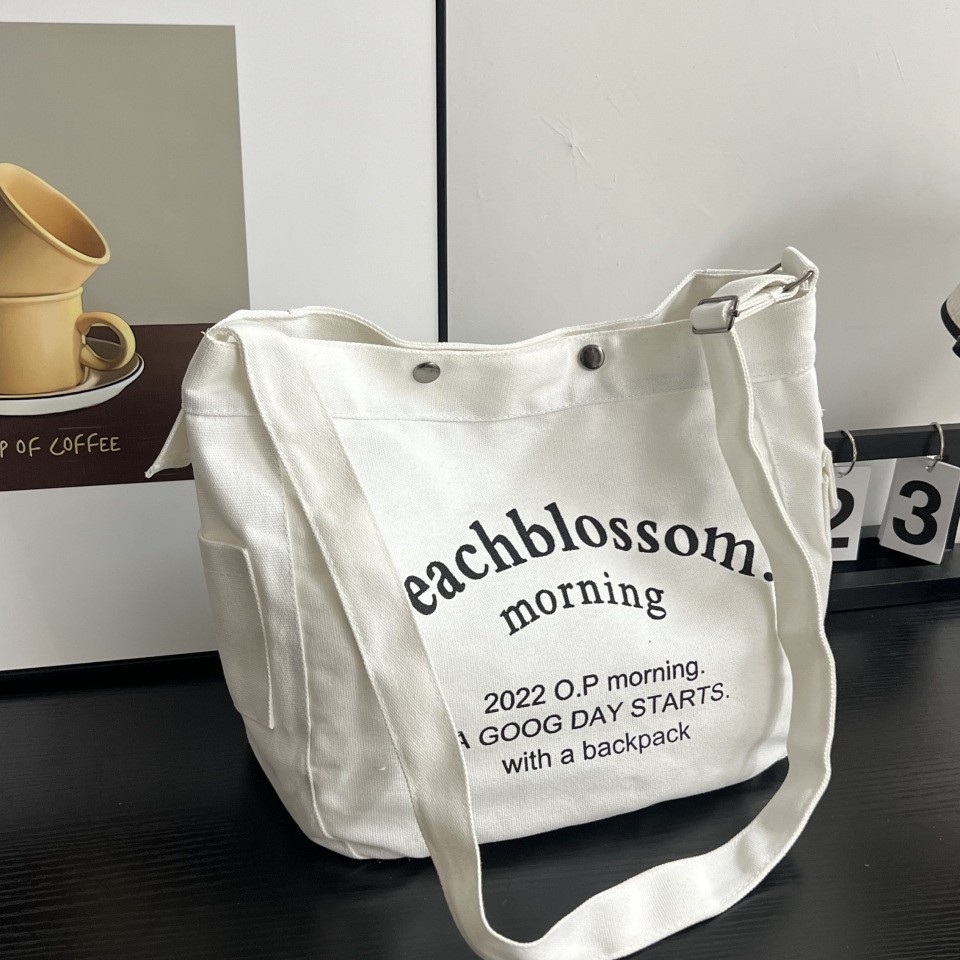 Casual canvas bag for women, 2025 new style, trendy American retro single-shoulder bag, large-capacity student class book tote bag details Picture