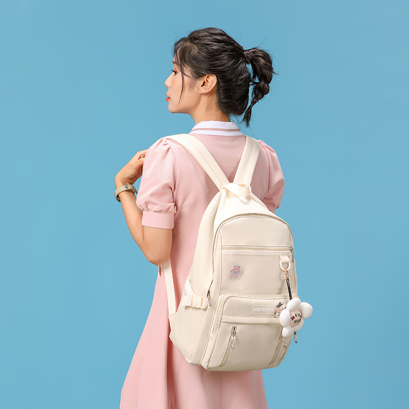 A new multi-color, large-capacity, lightweight backpack for girls in the middle school, a nylon Korean-style backpack, has been designed Application Scenario
