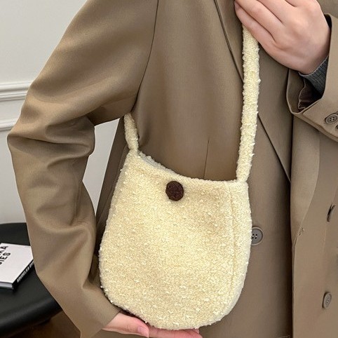 2024 Homemade egg bag macaron plush oval, Cute and fresh small crossbody single-shoulder backpack for women, new style full figure