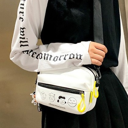 Forest-style cute and artistic mobile phone bags, casual Korean cartoon girl student cross-border wholesale single-shoulder bags and crossbody bags Application Scenario