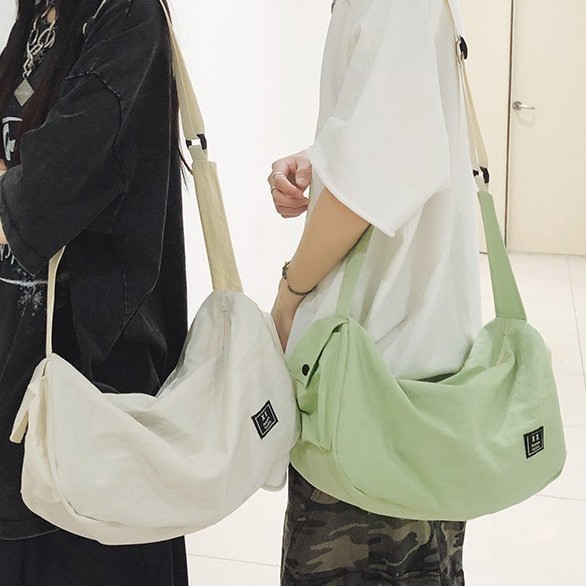 Sports and fitness bags, short-distance lightweight travel bags, large-capacity women's crossbody bags, travel storage bags, men's trendy single-shoulder bags full figure