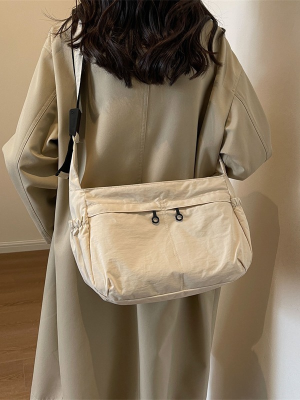 Large-capacity women's 2023 autumn/Winter new simple solid-color dumpling bag, casual single-shoulder bag, lightweight crossbody bag for women full figure