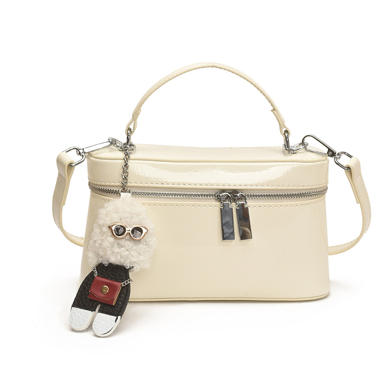 The 2025 new high-end small square bag is a fashionable women's handbag with a shiny surface and a trendy single-shoulder bag. It is stylish and versatile Item Picture