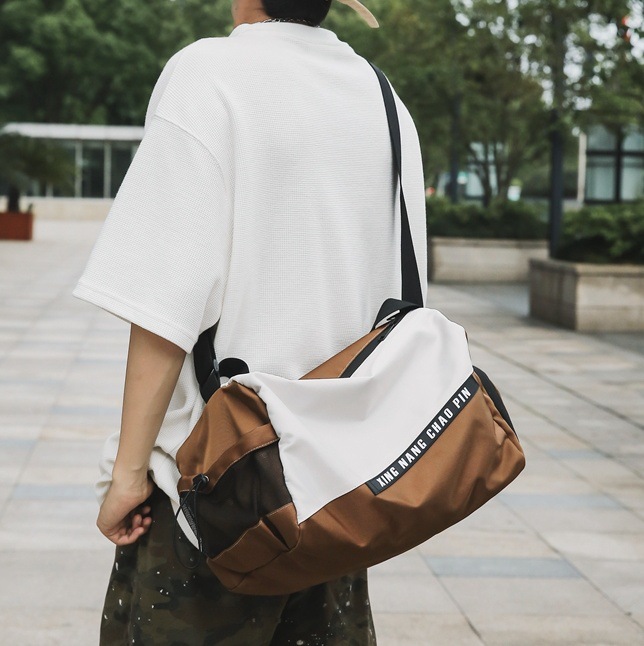 Men's trendy sports and fitness bags, casual single-shoulder crossbody bags, large-capacity lightweight travel bags, short-distance luggage storage bags full figure