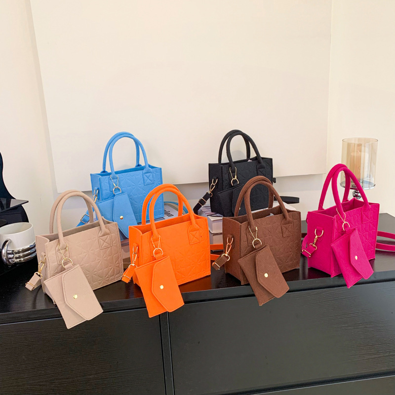 Korean version simple embossed felt lightweight handbag 2023 new style single-shoulder crossbody two-piece set for women details Picture