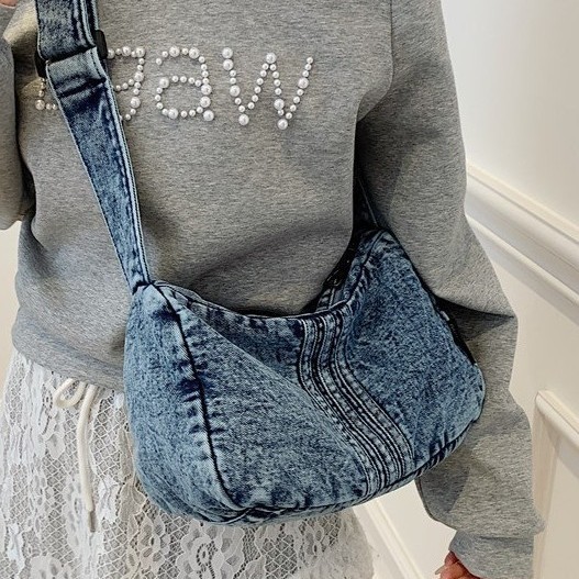 The 2025 new denim underarm bag for women is a versatile summer fashion travel, casual and commuting single-shoulder bag Specification drawing
