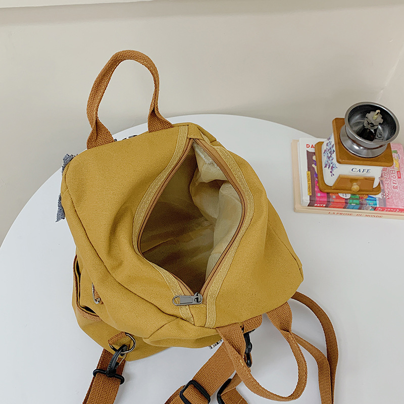 Hot girl retro commuter bag, stylish, high appearance level, versatile schoolbag, new autumn/winter 2024 crossbody bag, Japanese-style backpack Application Scenario