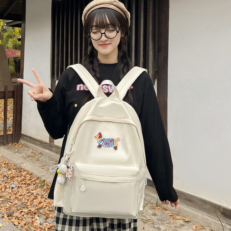 This Japanese-style Instagram backpack for girls is simple and versatile for campus use. It's a cute and large-capacity backpack for junior and senior high school students details Picture