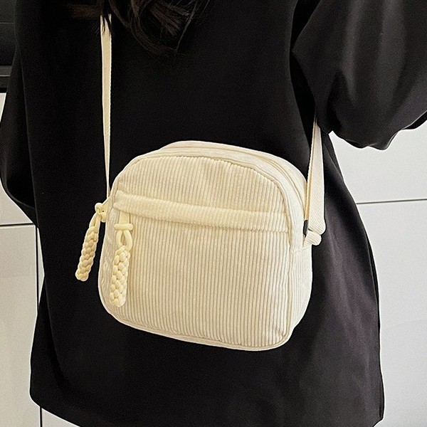Corduroy fashionable solid color single-shoulder crossbody bag for women, new style for early spring 2025, versatile ins casual bag for women Application Scenario